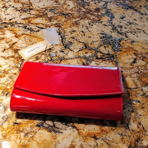 Wallyn's Red patent evening bag with silver stoned removable chain. NWT 9"X6" - Picture 1 of 16